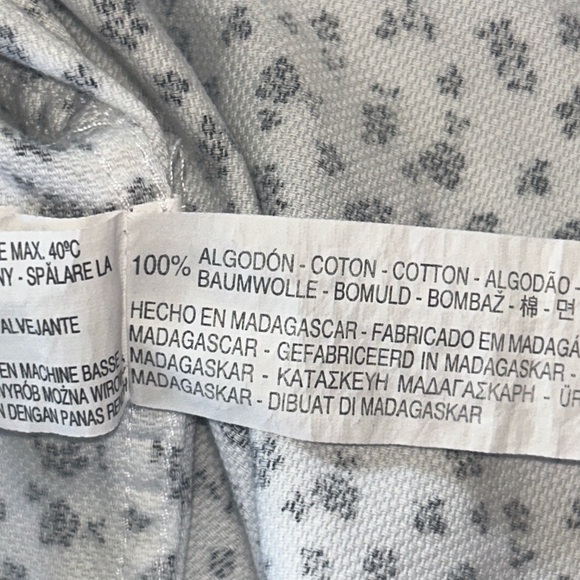 Denim & Flower White and Blue Floral Button Down Shirt - Picture 8 of 12